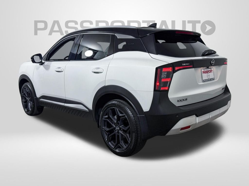 2025 Nissan Kicks SR