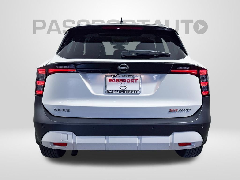 2025 Nissan Kicks SR