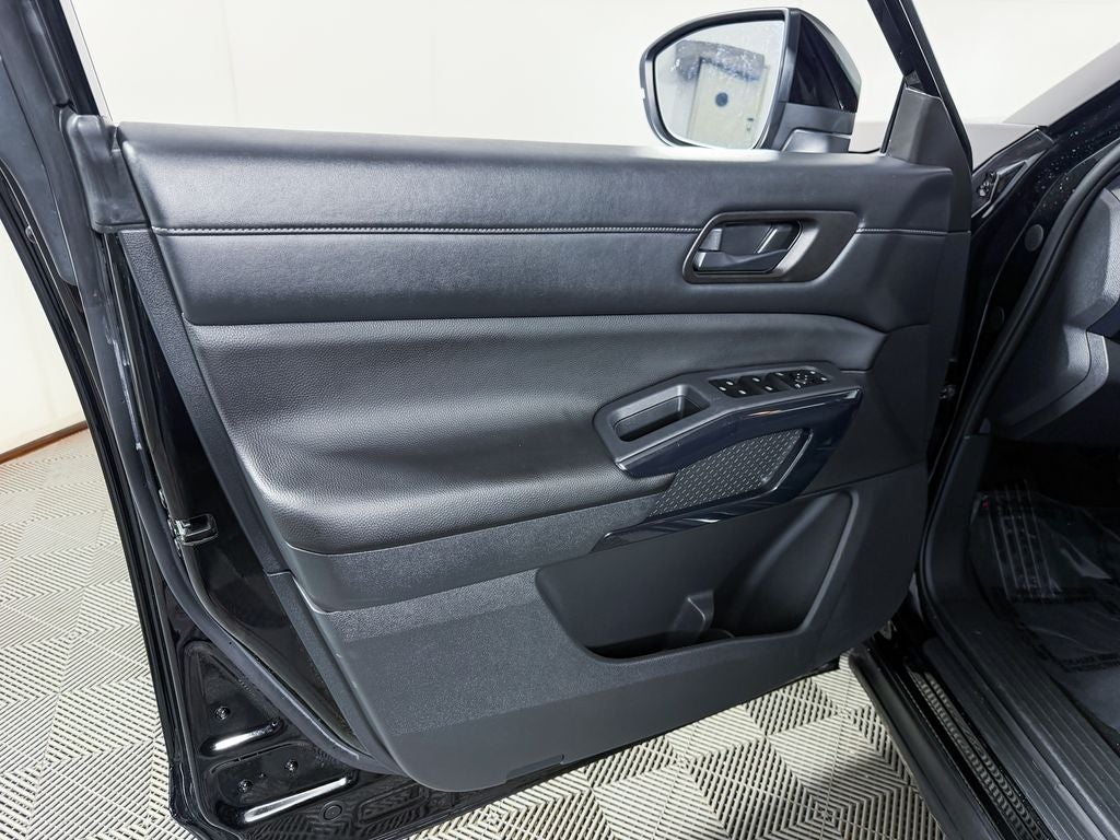 2024 Nissan Pathfinder S