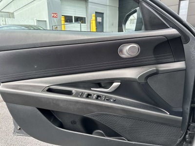2023 Hyundai Elantra SE