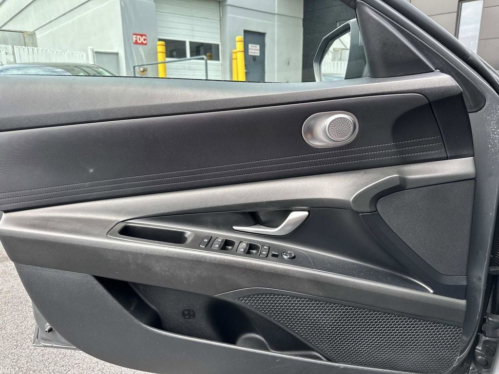 2023 Hyundai Elantra SE