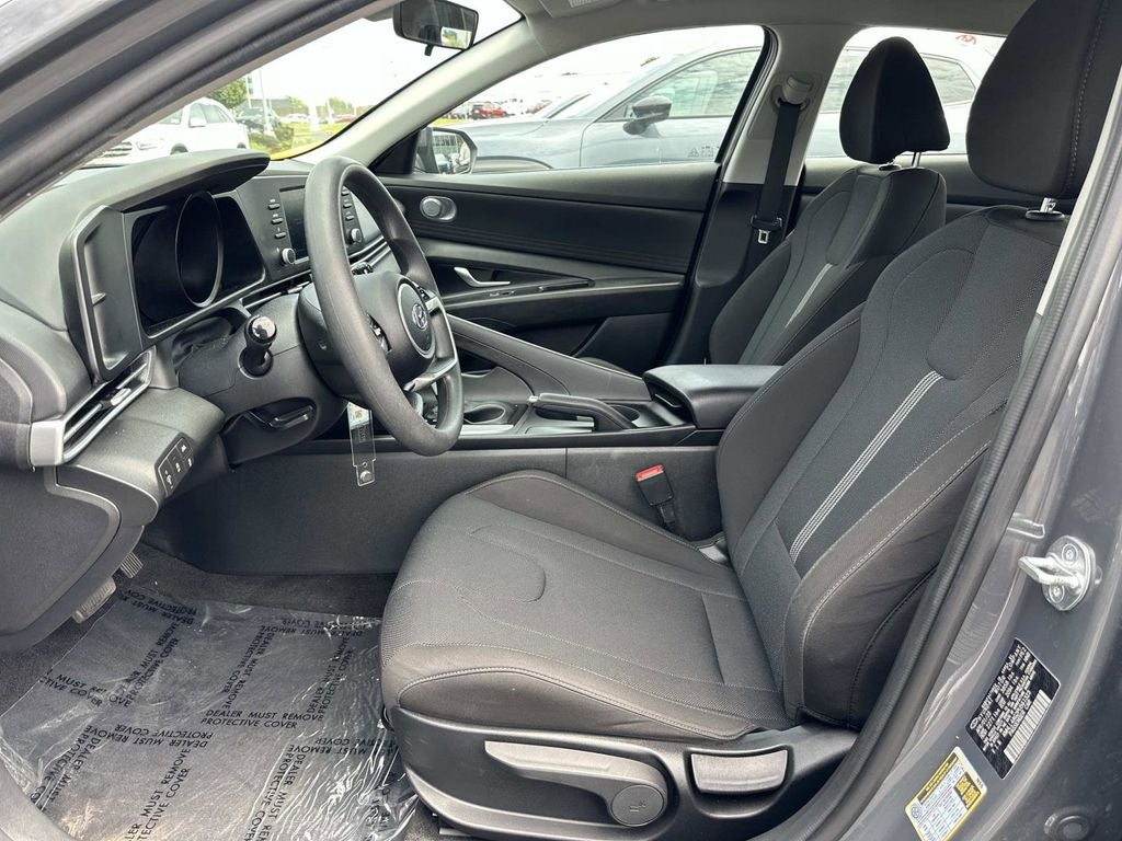 2023 Hyundai Elantra SE