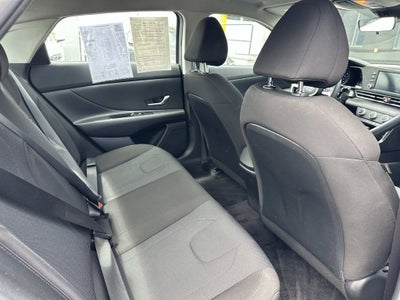2023 Hyundai Elantra SE