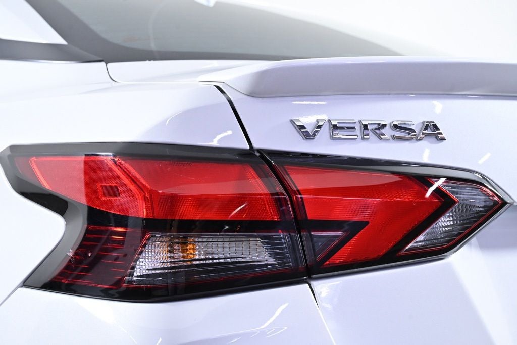 2025 Nissan Versa 1.6 SR Nissan Certified