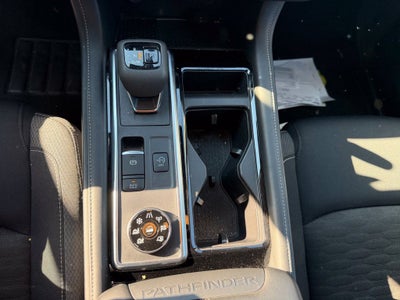2023 Nissan Pathfinder SV