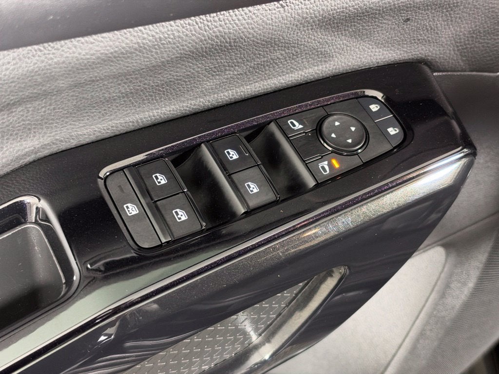 2022 Nissan Pathfinder SV Nissan Certified