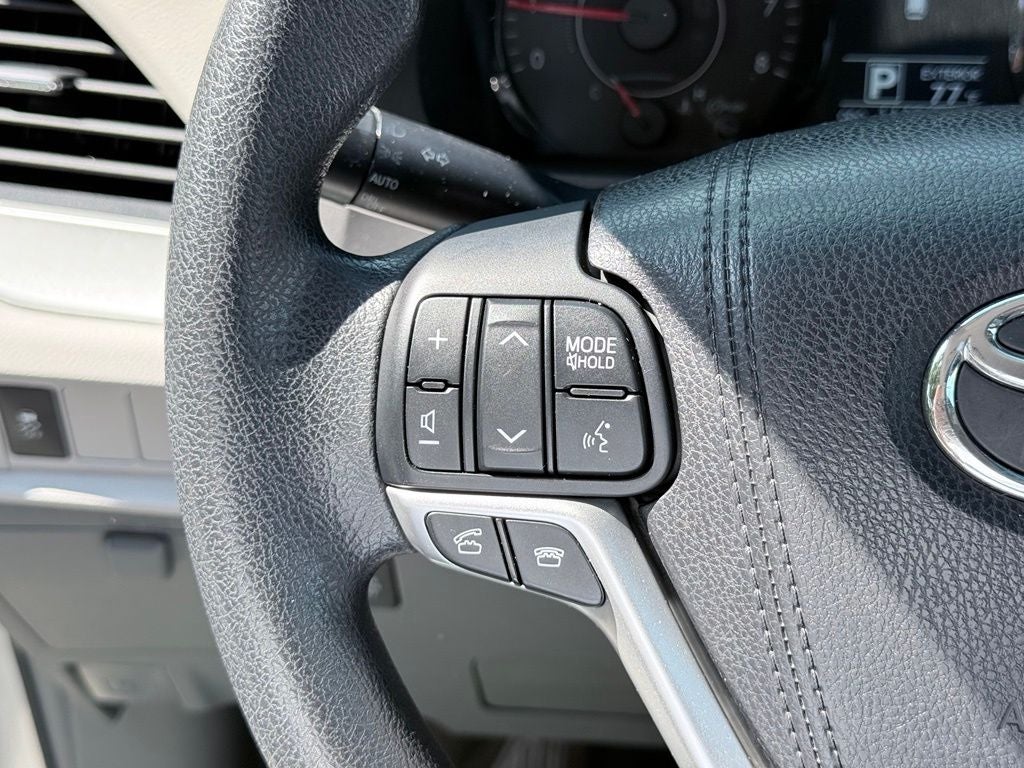 2015 Toyota Sienna LE 8 Passenger