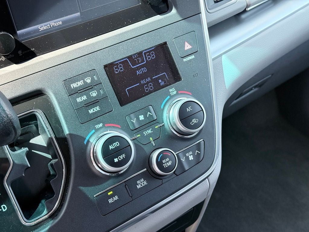 2015 Toyota Sienna LE 8 Passenger