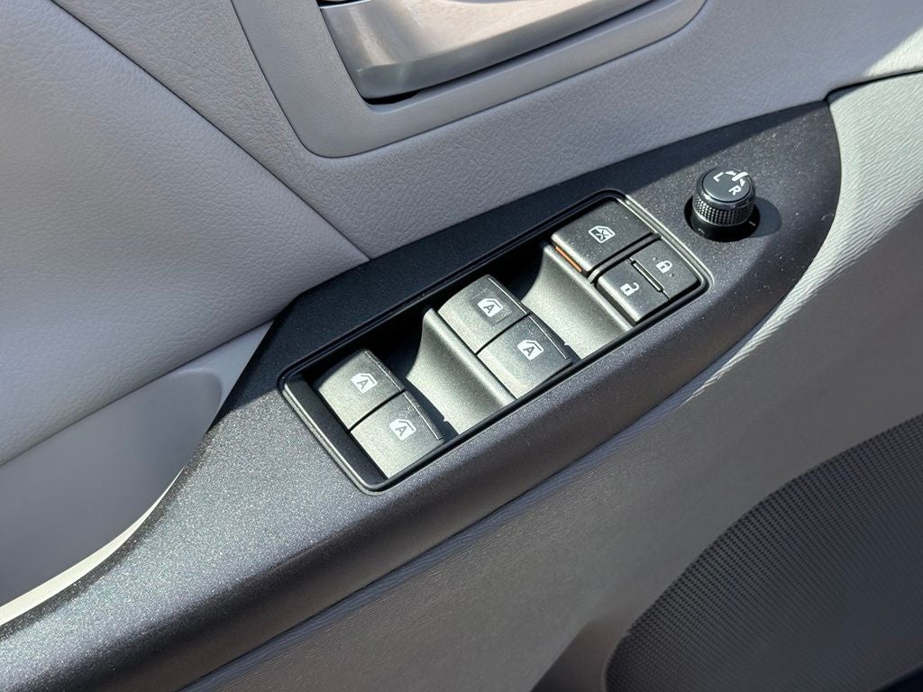 2015 Toyota Sienna LE 8 Passenger