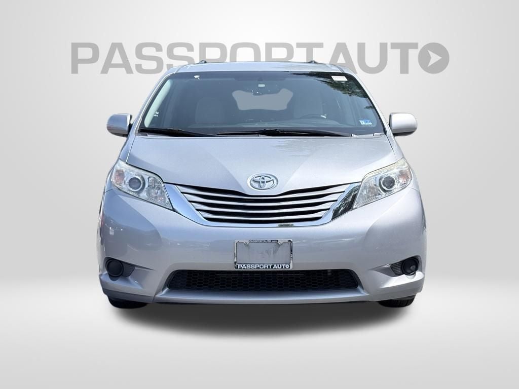 2015 Toyota Sienna LE 8 Passenger
