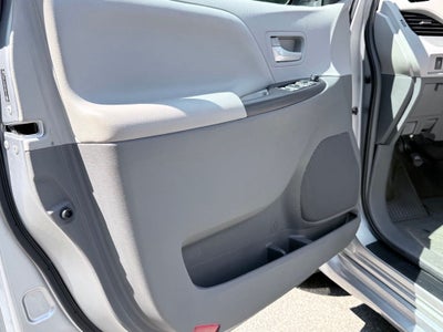 2015 Toyota Sienna LE 8 Passenger