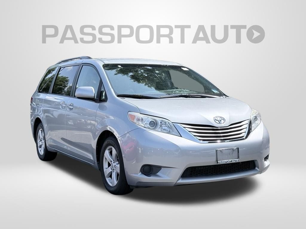 2015 Toyota Sienna LE 8 Passenger