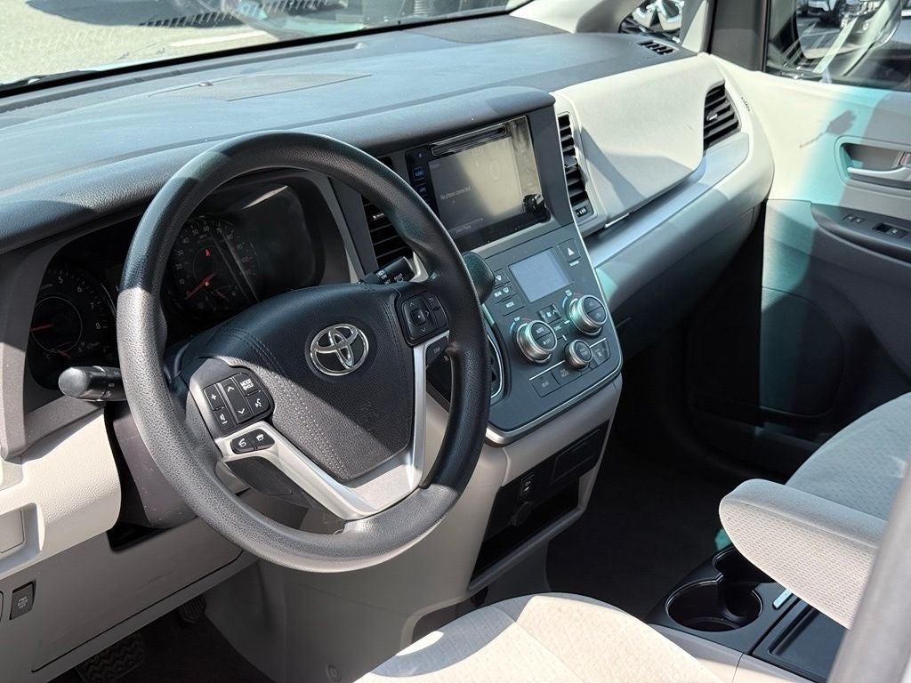 2015 Toyota Sienna LE 8 Passenger