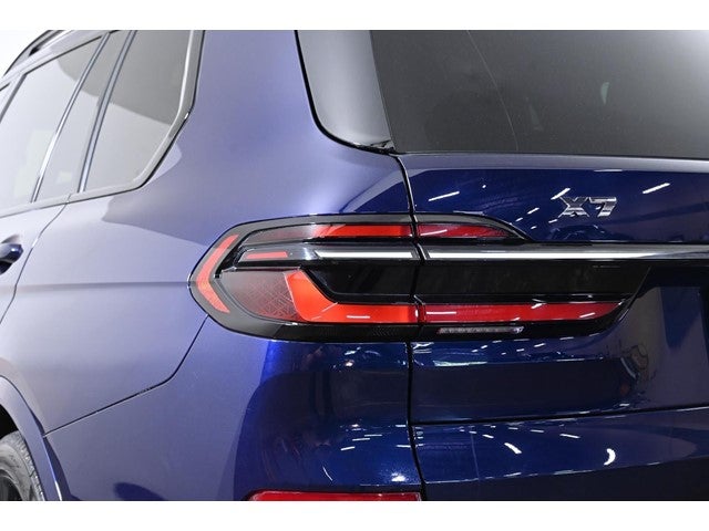 2023 BMW X7 M60i