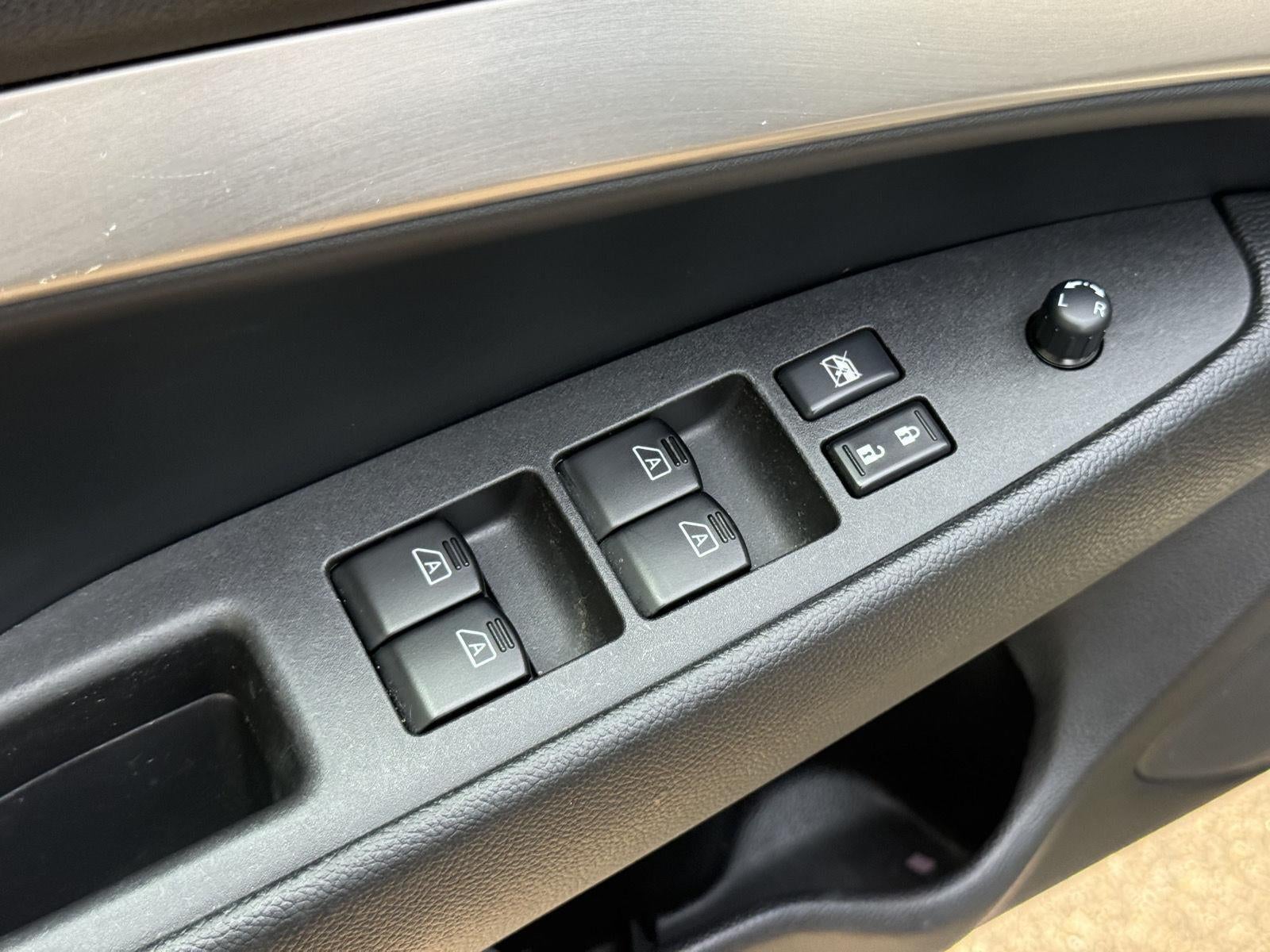 2012 INFINITI G37 Sedan x