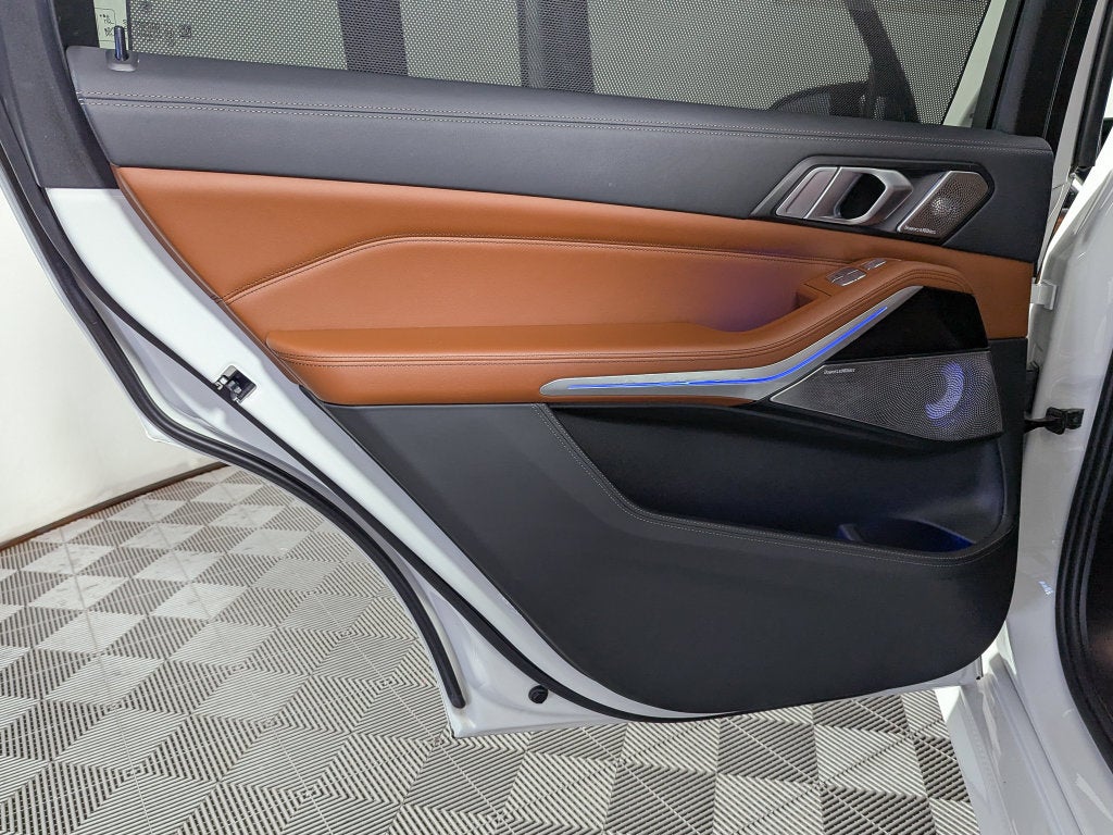 2024 BMW X7 M60i