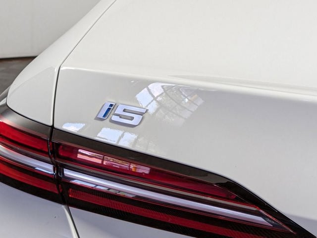 2025 BMW i5 xDrive40