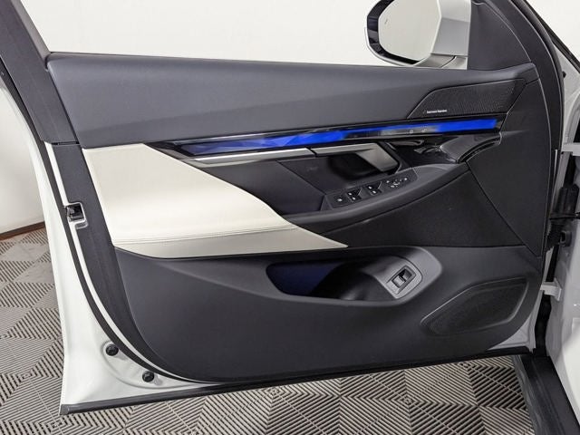 2025 BMW i5 xDrive40