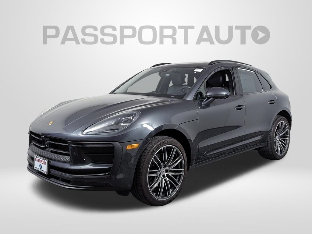 2025 Porsche Macan Base
