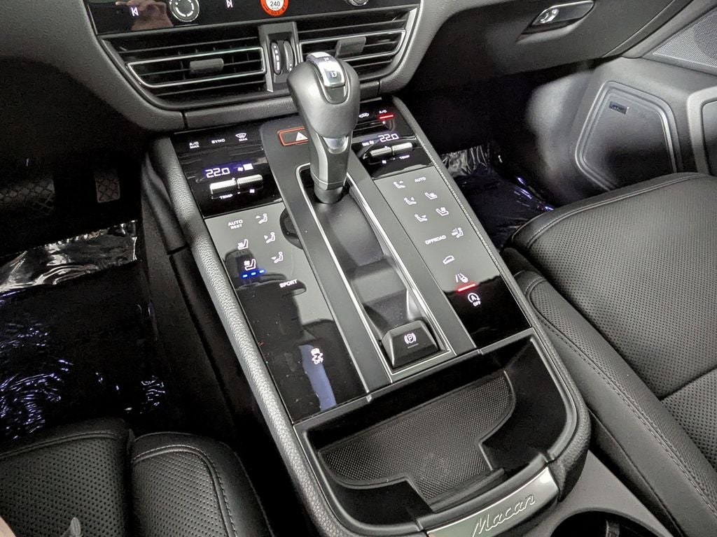 2025 Porsche Macan Base