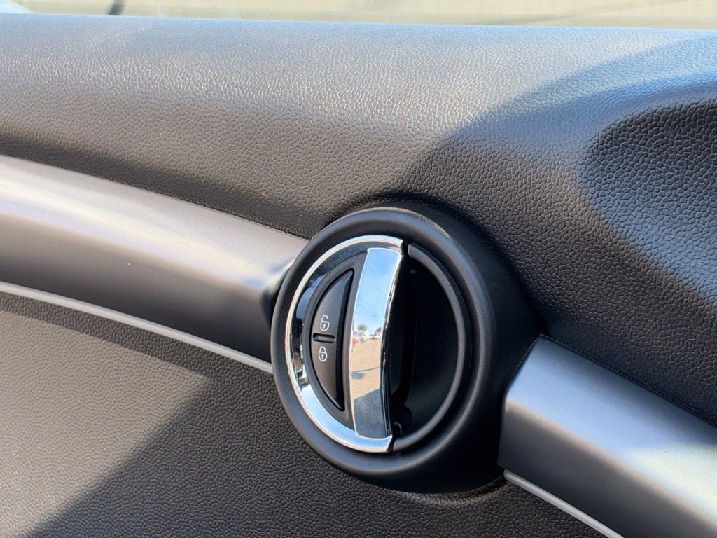 2024 MINI HARDTOP 2 DOOR Base