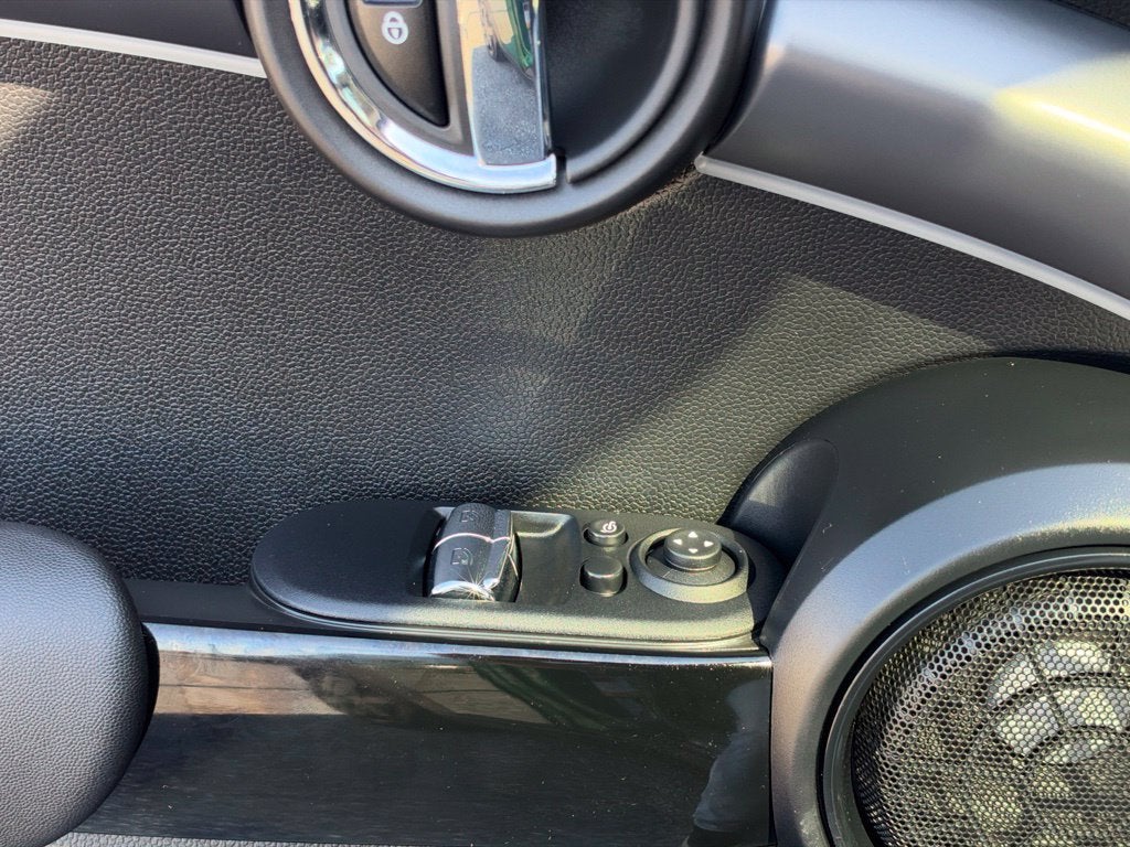 2024 MINI HARDTOP 2 DOOR Base