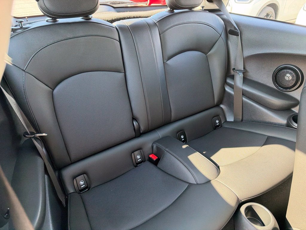 2024 MINI HARDTOP 2 DOOR Base