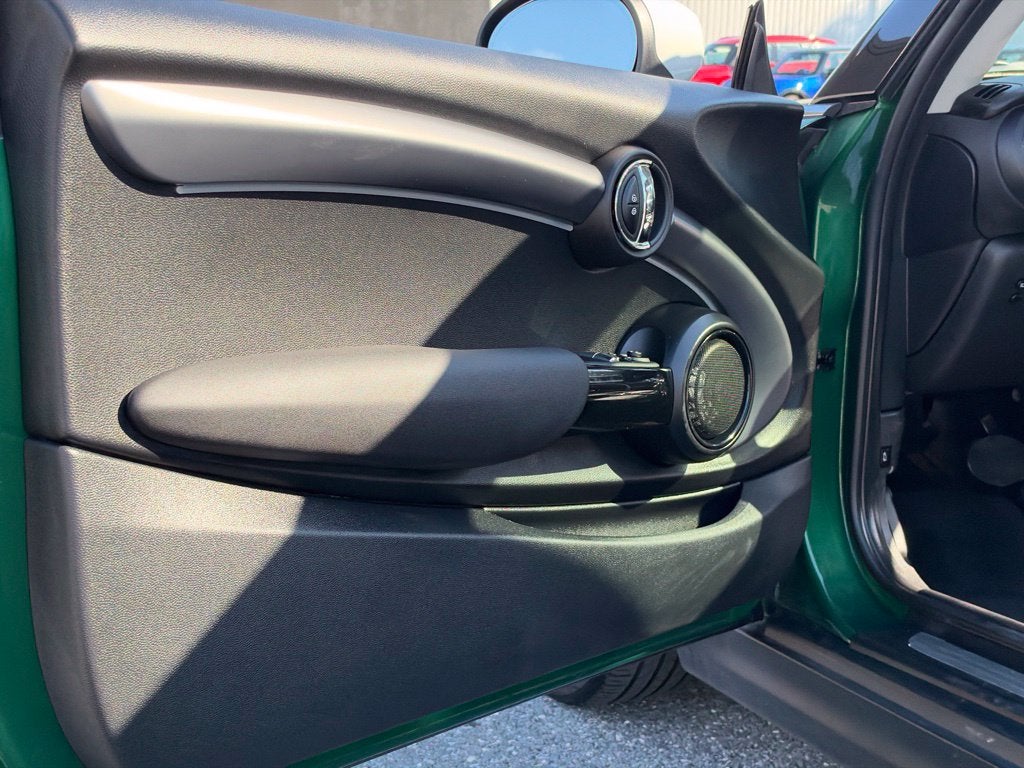 2024 MINI HARDTOP 2 DOOR Base
