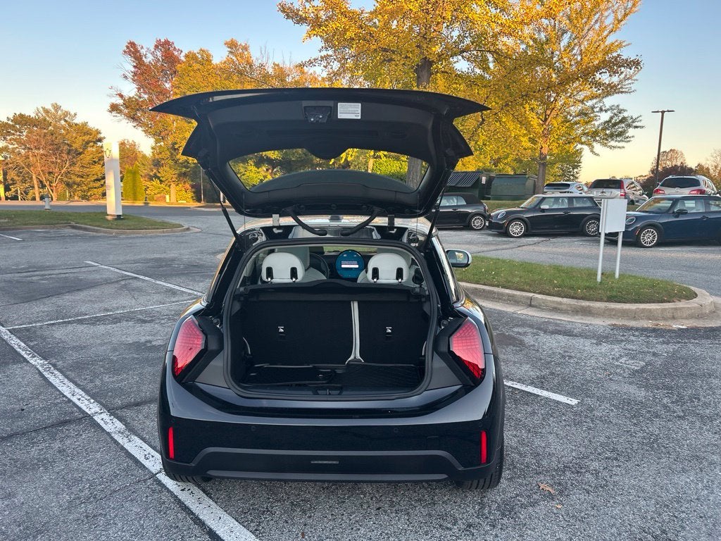 2025 MINI Cooper Signature Plus Hardtop 2 Door