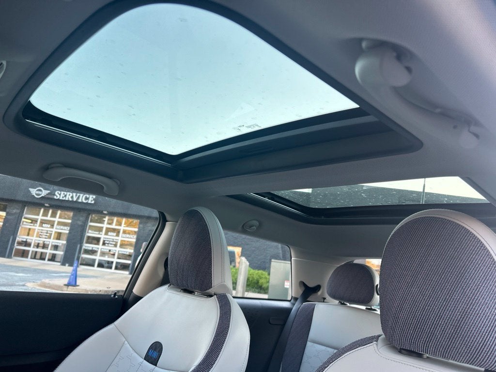 2025 MINI Cooper Signature Plus Hardtop 2 Door