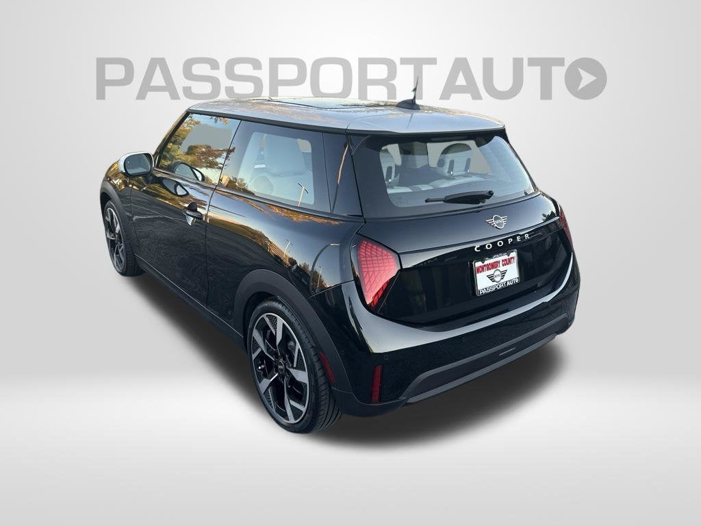 2025 MINI Cooper Signature Plus Hardtop 2 Door