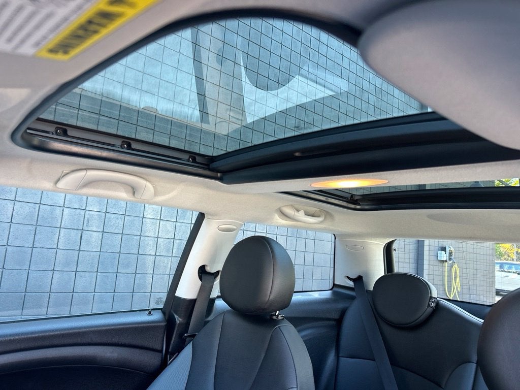 2010 MINI Cooper Base Hardtop 2 Door