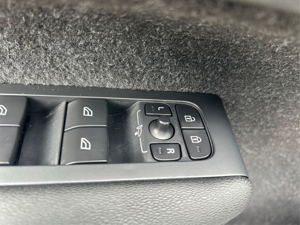 2020 Volvo XC40 Momentum AWD