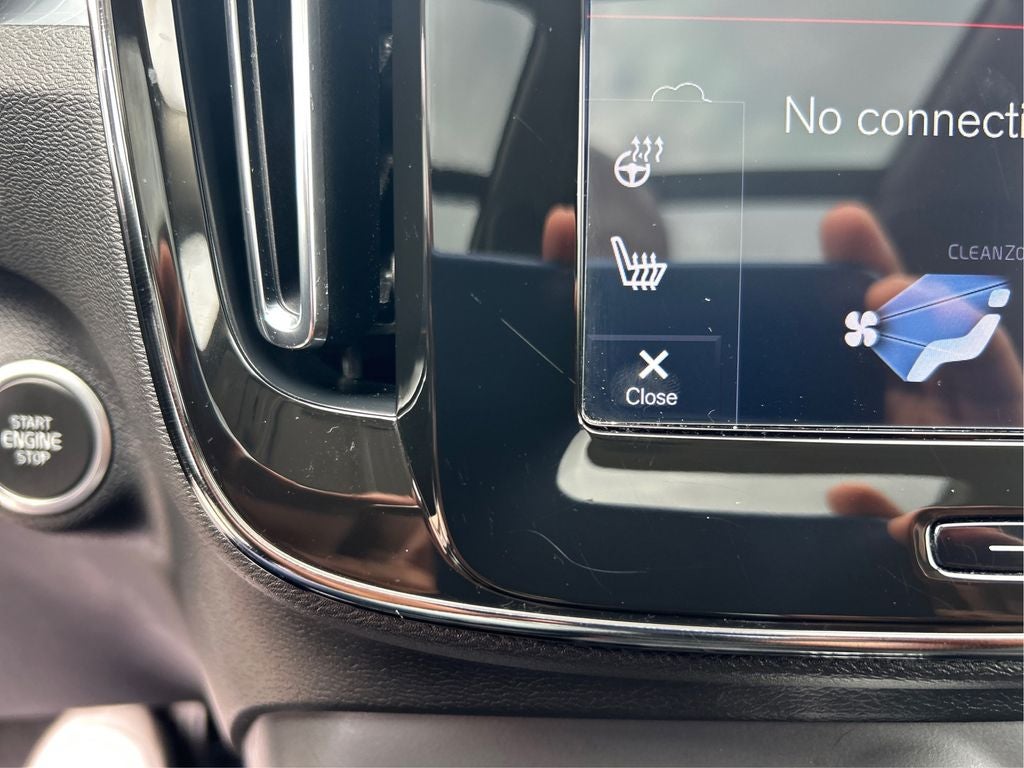 2020 Volvo XC40 Momentum AWD
