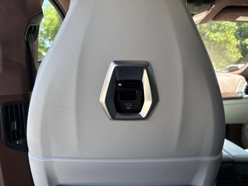 2023 BMW XM Base