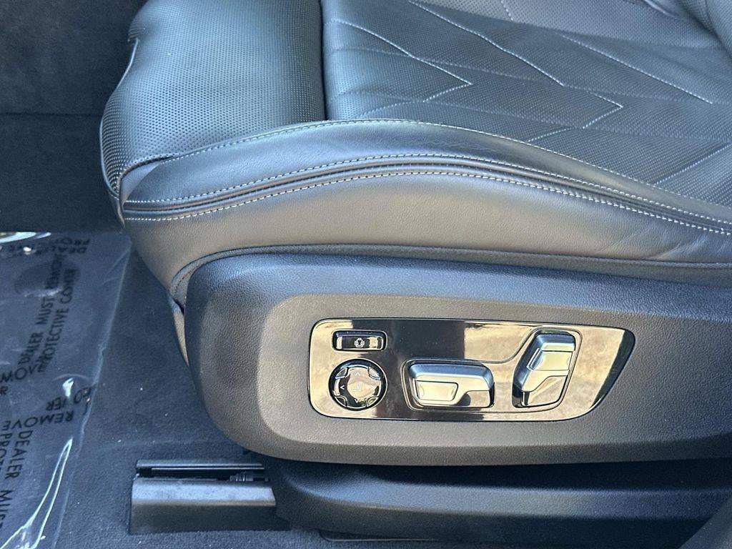 2025 BMW XM Base