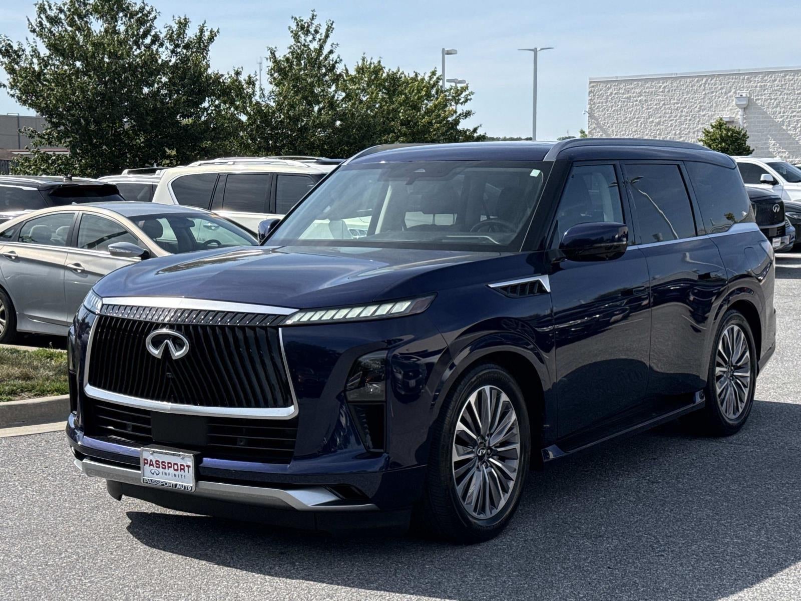 2025 INFINITI QX80 LUXE