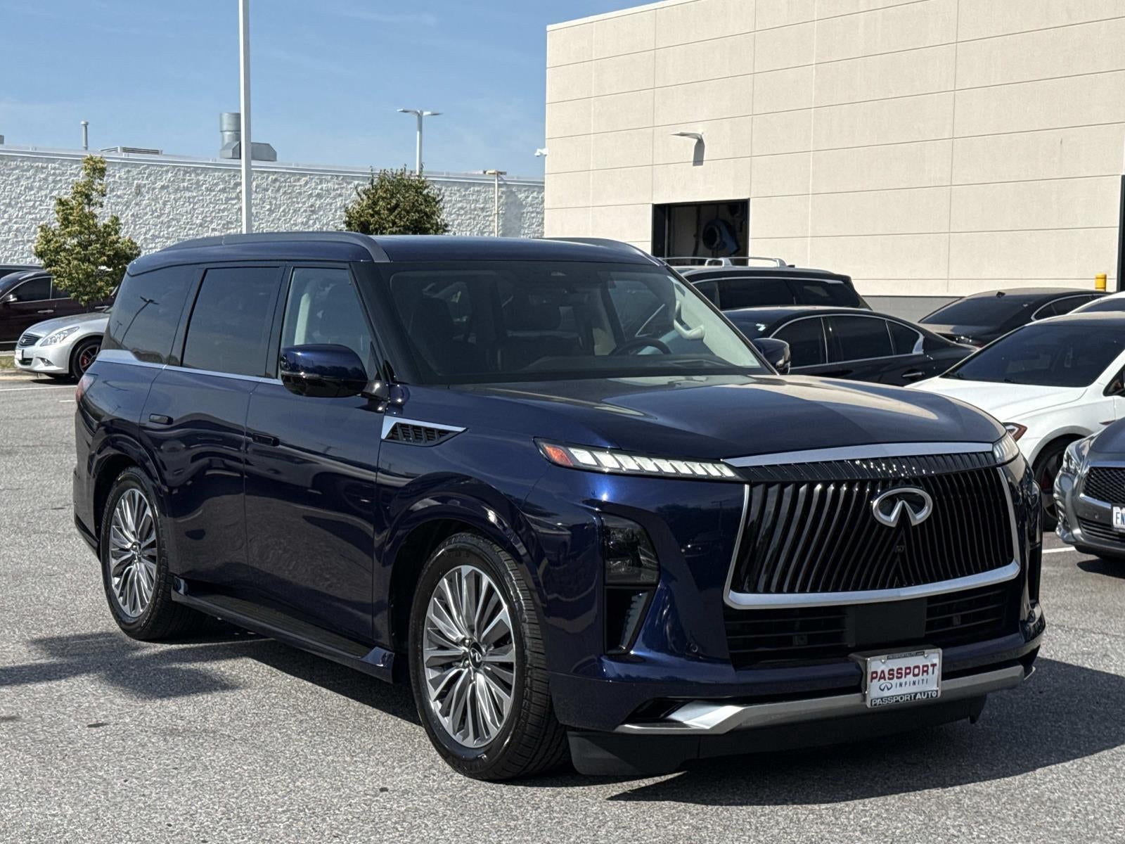 2025 INFINITI QX80 LUXE