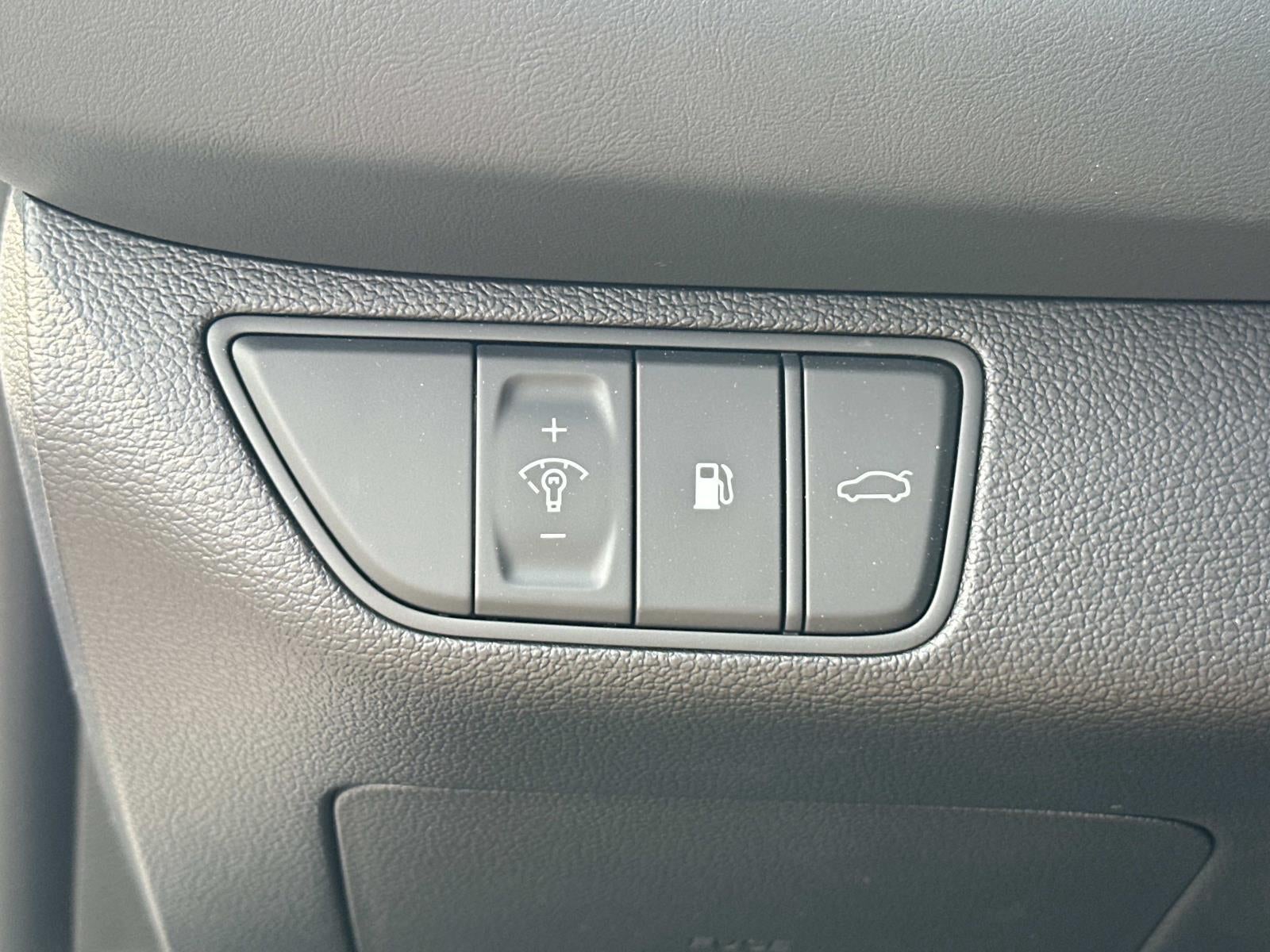 2026 GENESIS G70 Standard - Photo 25