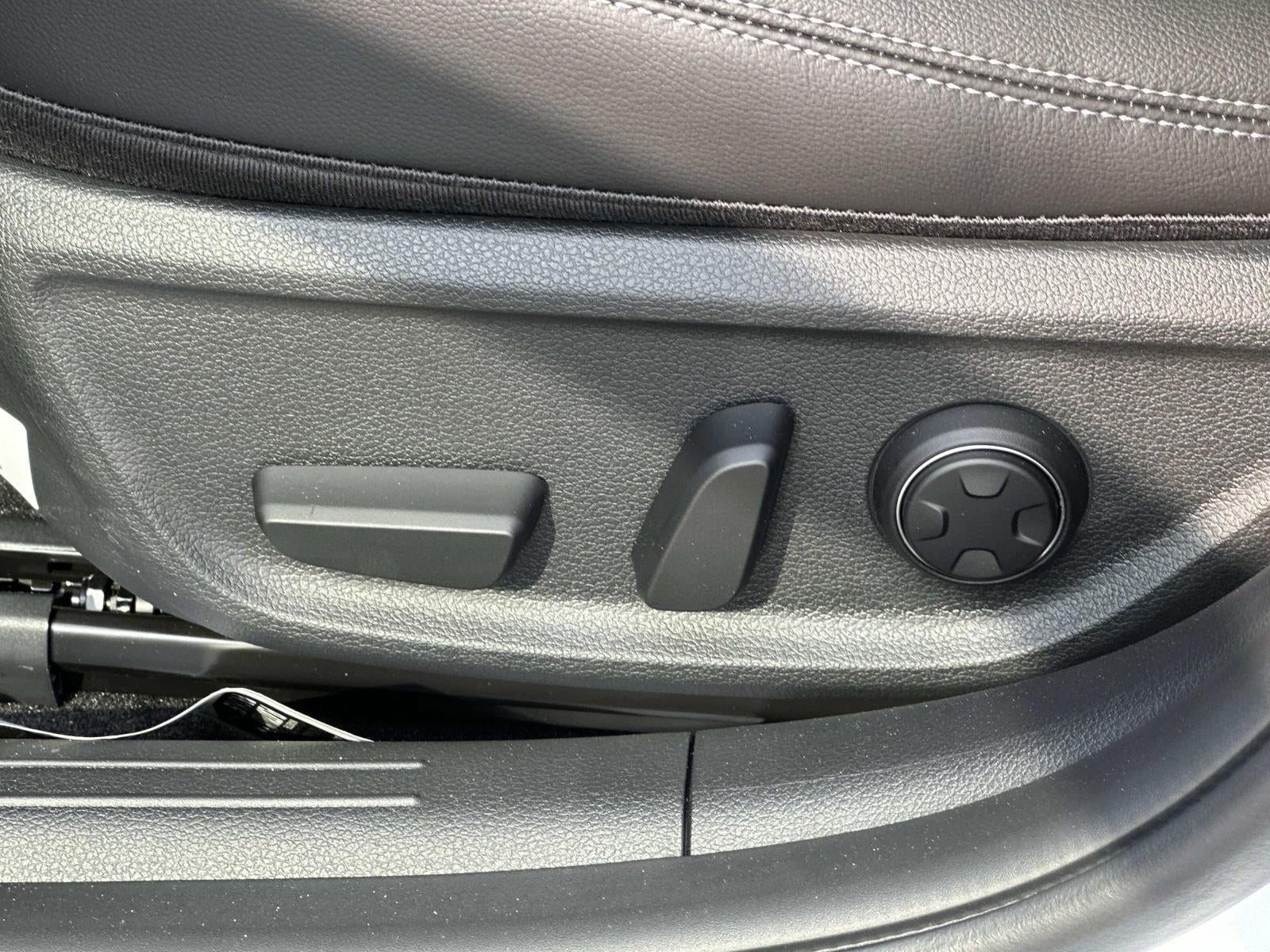 2026 GENESIS G70 Standard - Photo 29