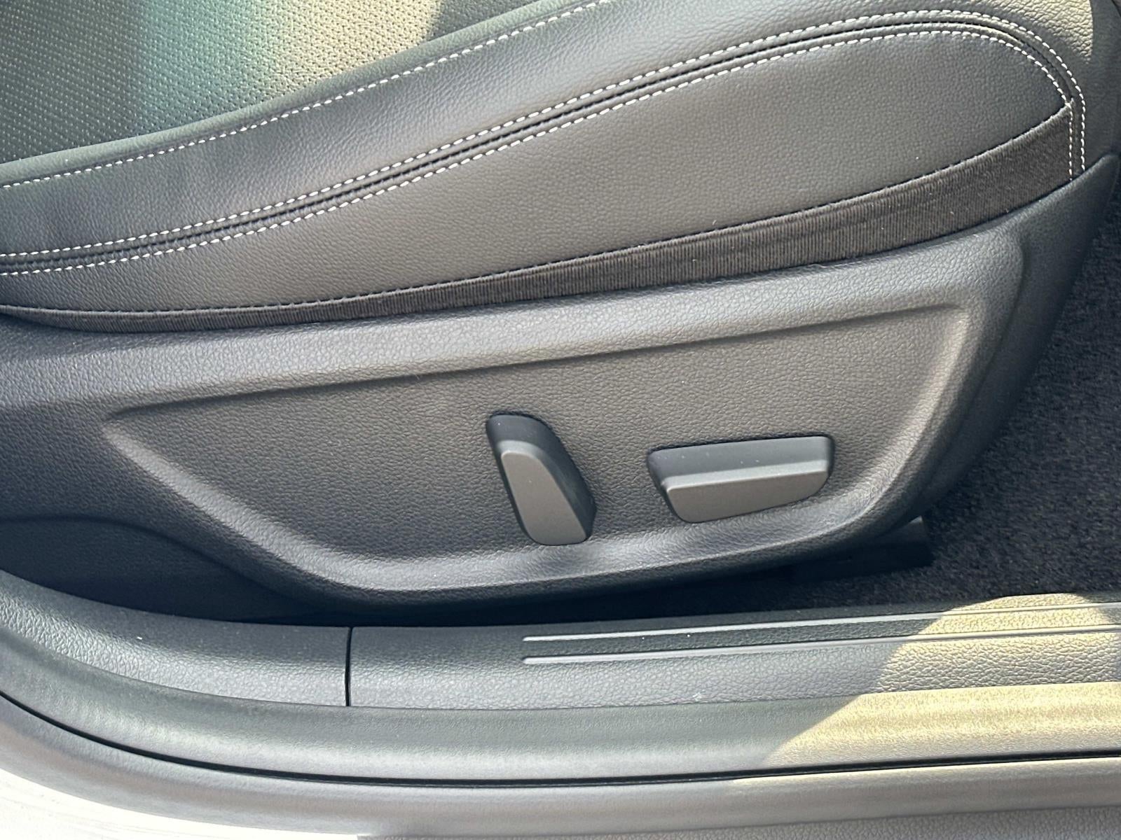 2026 GENESIS G70 Standard - Photo 36