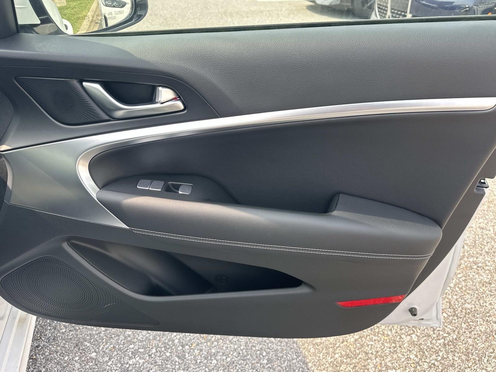 2026 GENESIS G70 Standard - Photo 37