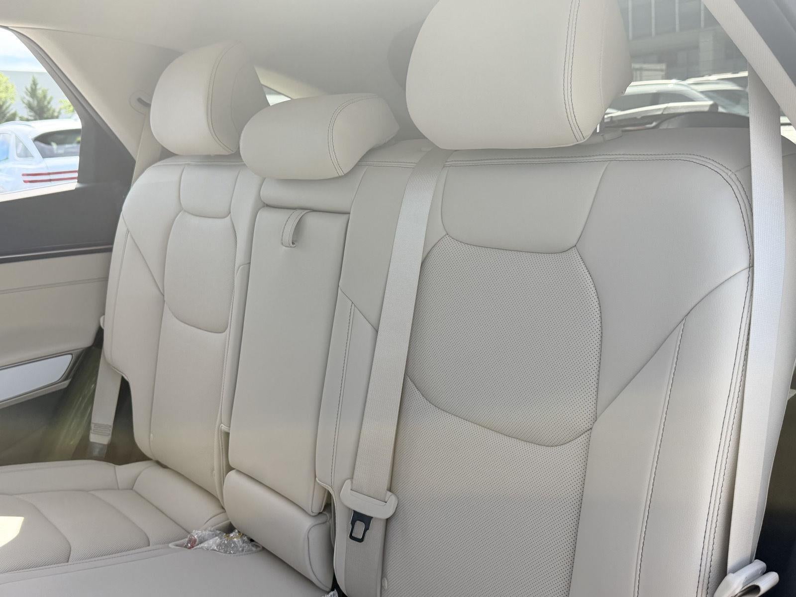 2027 Genesis GV70 2.5T Select