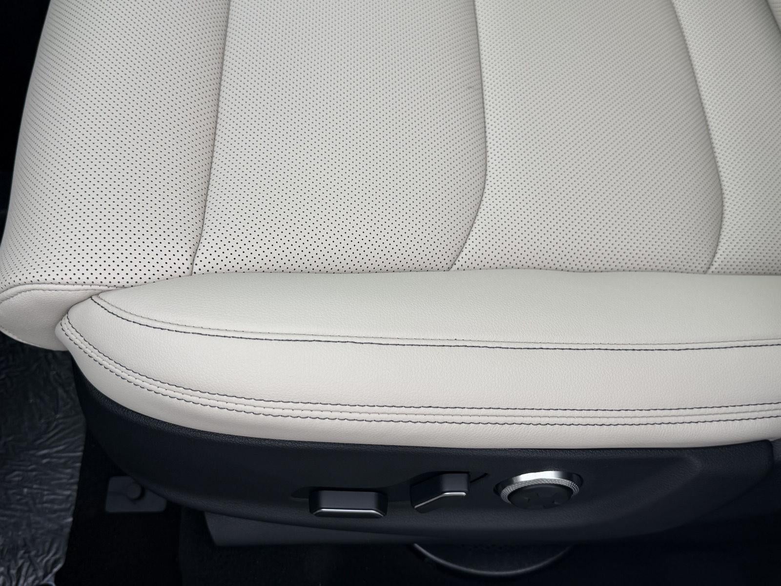 2027 Genesis GV70 2.5T Select