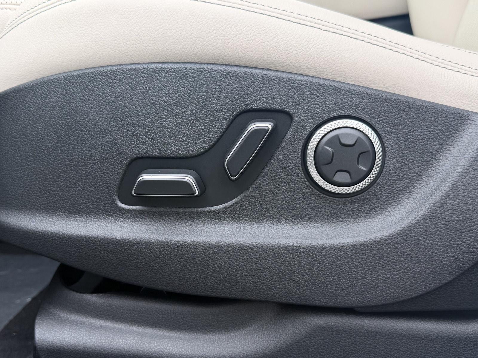 2027 Genesis GV70 2.5T Select