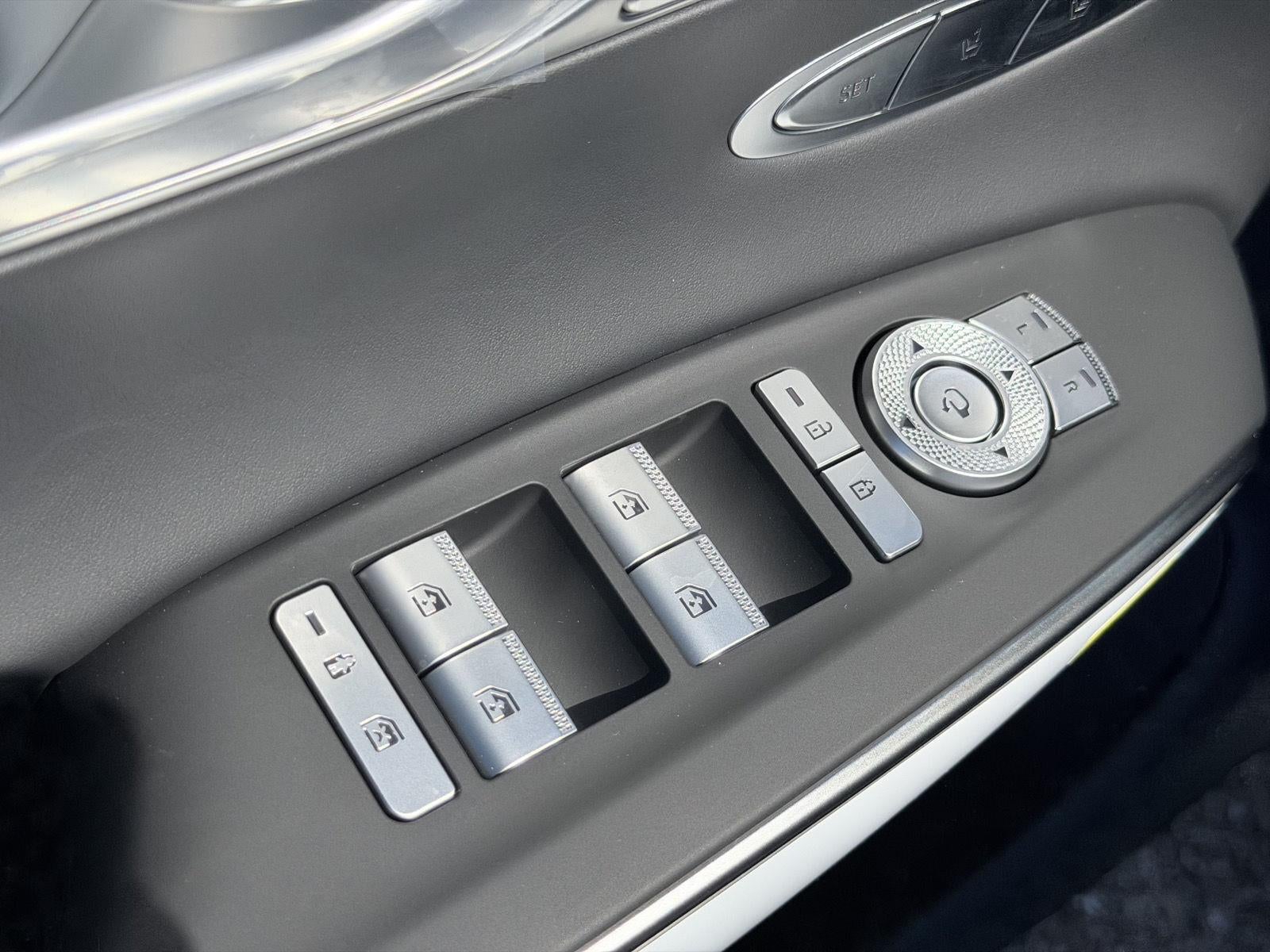 2027 Genesis GV70 2.5T Select
