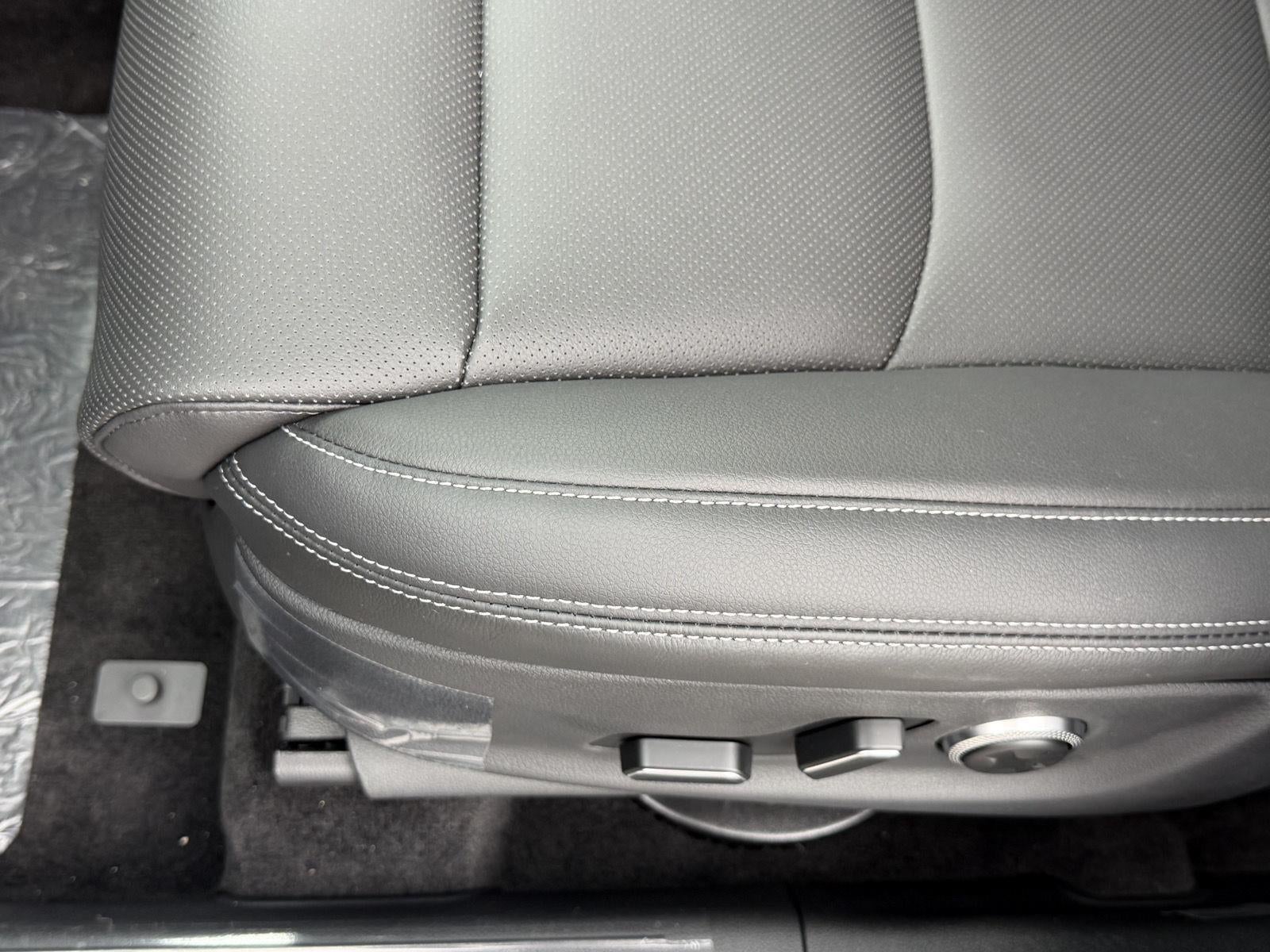 2027 Genesis GV70 2.5T Select
