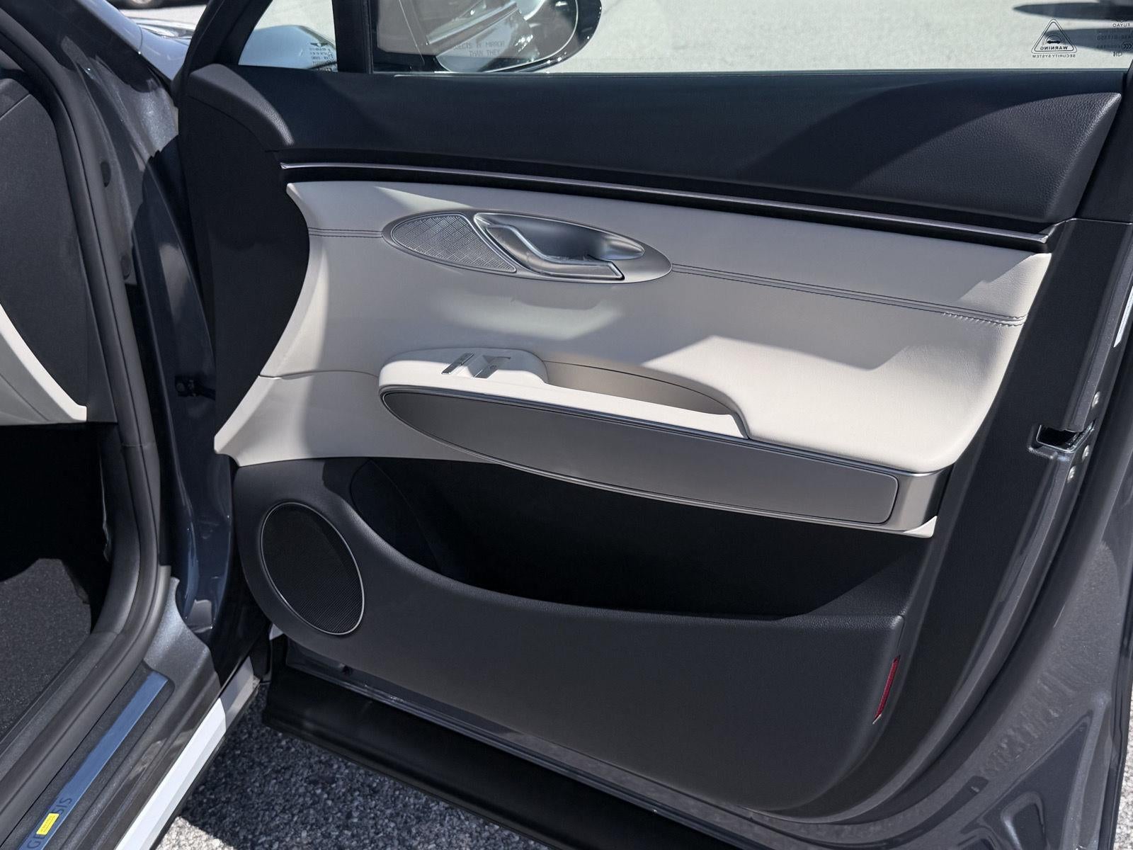 2027 Genesis GV70 2.5T Select