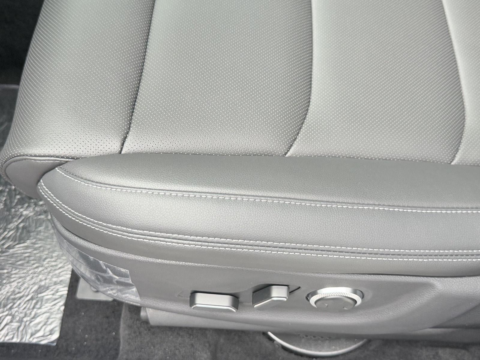 2027 Genesis GV70 2.5T Select