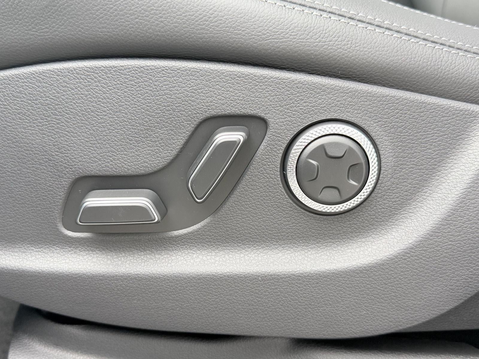 2027 Genesis GV70 2.5T Select